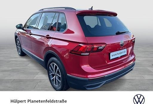 Gebraucht VW Tiguan Life 131 PS (96 kW) 2023 Rot SUV