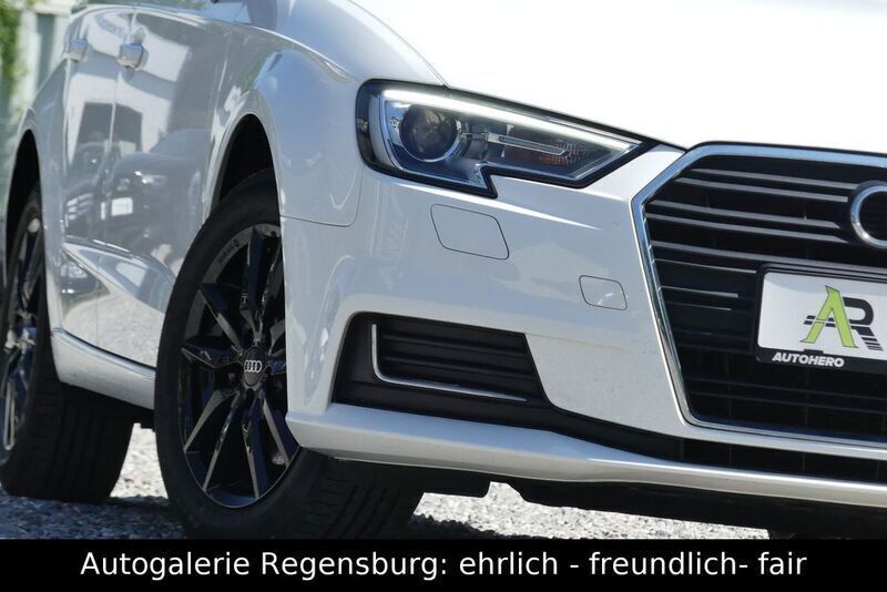 Weiß Gebraucht 2017 Audi A3 Sportback Limousine | 16.450 € (Fairer Preis) - Bild 1/4