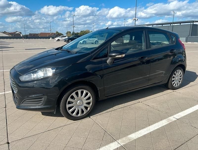 Schwarz Gebraucht 2015 Ford Fiesta Kleinwagen | 4.990 € (Guter Preis) - Bild 1/4