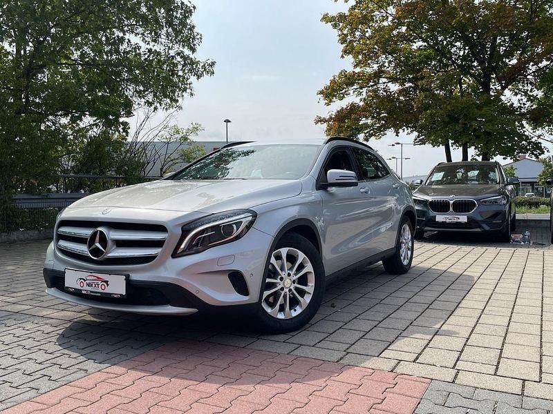 Gebraucht Mercedes GLA200 156 PS (114 kW) 2015 Silber SUV