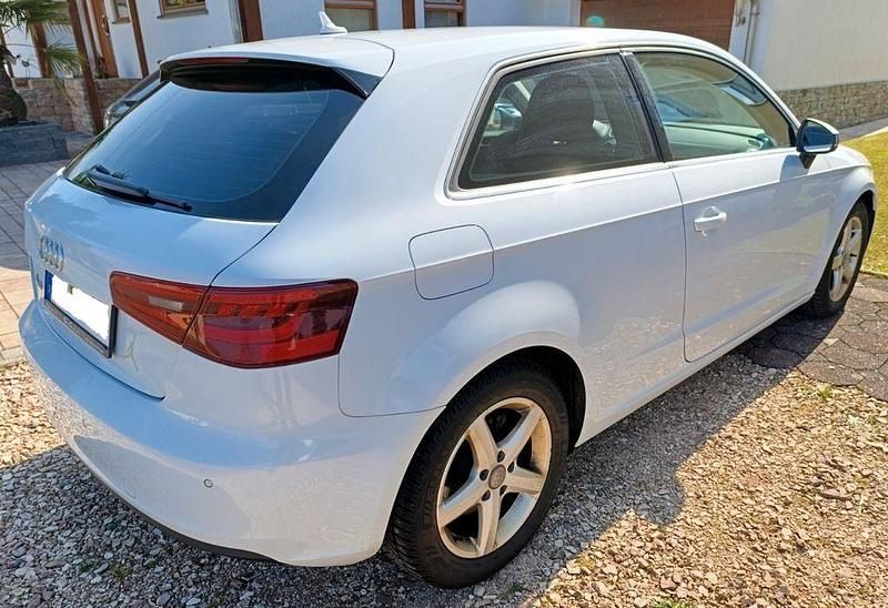 Gebraucht Audi A3 Sport 110 PS (80 kW) 2014 Weiß Limousine