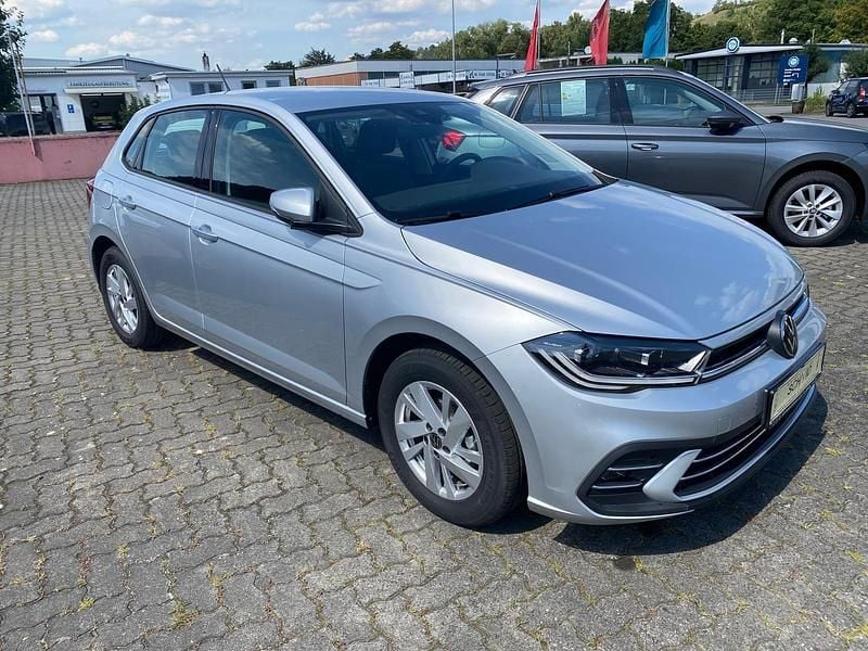 Gebraucht VW Polo Style 95 PS (69 kW) 2023 Reflexsilber metallic Limousine