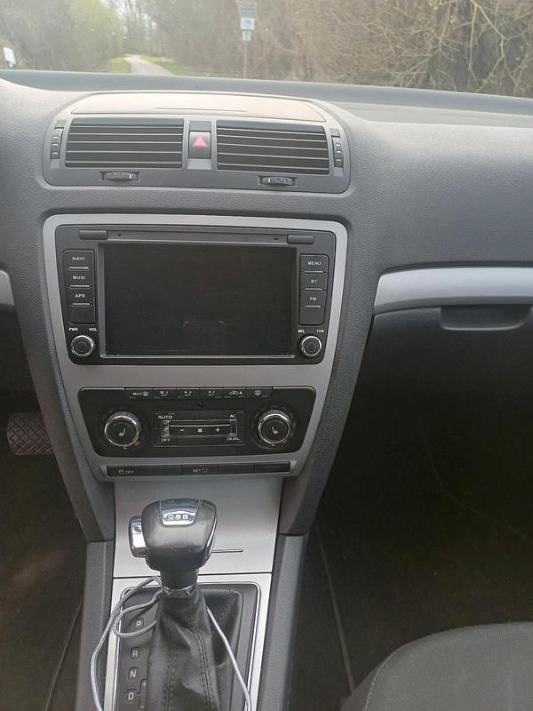 Gebraucht Skoda Octavia 105 PS (77 kW) 2012 Grau Kombi