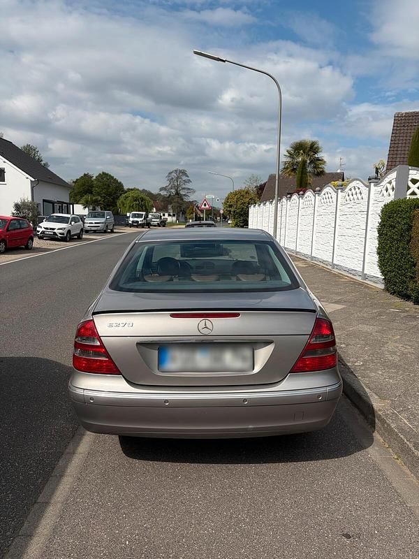 Second-hand Mercedes E270 177 CP (130 kW) 2003 Gri Berlinǎ