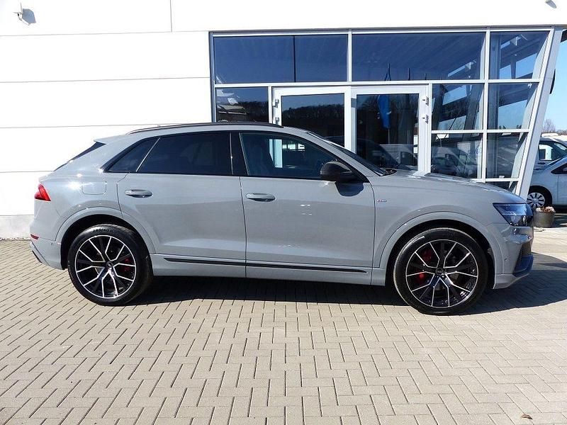 Gebraucht Audi Q8 Competition 286 PS (210 kW) 2022 Nardograu SUV