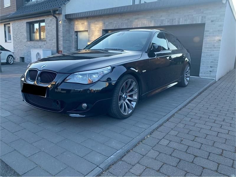Gebraucht BMW 550 367 PS (269 kW) 2007 Schwarz Limousine