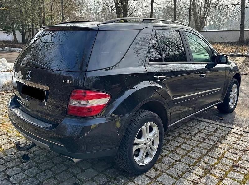 Gebraucht Mercedes ML320 224 PS (164 kW) 2006 Schwarz SUV