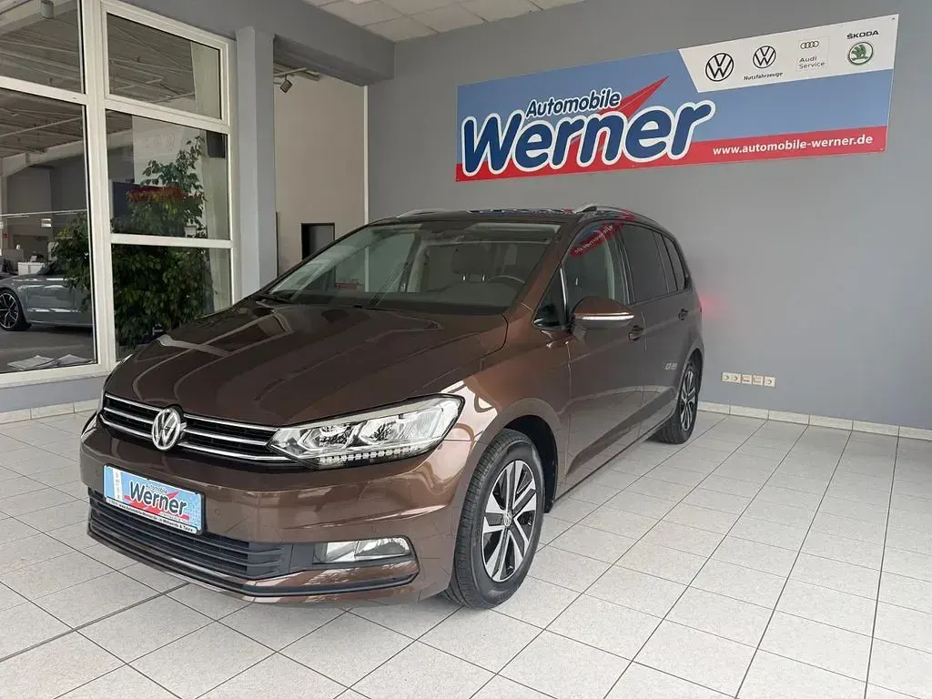 Gebraucht VW Touran Comfortline 150 PS (110 kW) 2016 Braun Van / Kleinbus
