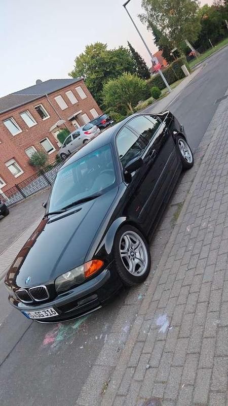 Schwarz Gebraucht 2001 BMW 320 Limousine | 5.050 € (Teuer) - Bild 1/4