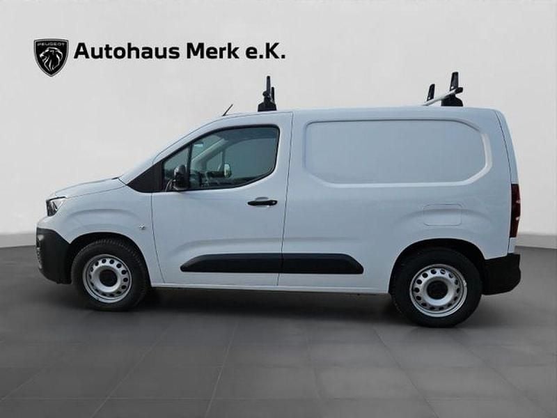 Gebraucht Peugeot Partner Premium 136 PS (100 kW) 2023 Lackierung weiss icy/typ aussenv Van / Kleinbus