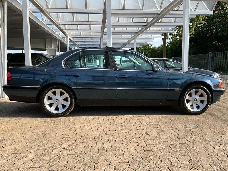 Blau Gebraucht 1996 BMW 728 Limousine | 7.950 € (Fairer Preis) - Bild 1/4