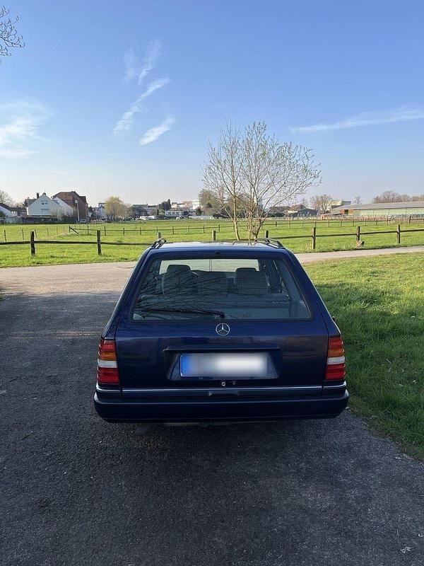 Brugt Mercedes E220 150 HK (110 kW) 1995 Blå Stationcar