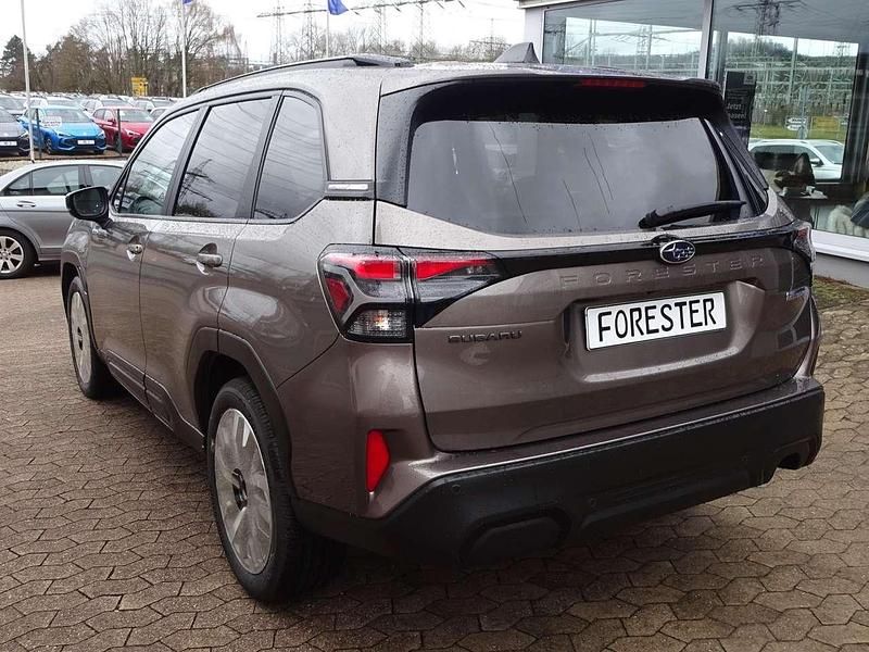 Neu Subaru Forester Platinum 136 PS (100 kW) 2026 Brillant bronze SUV