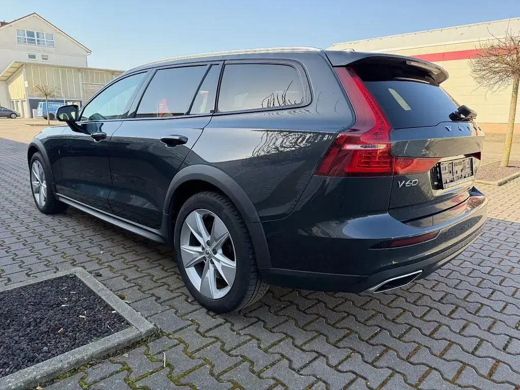 Gebraucht Volvo V60 CC Pro 190 PS (139 kW) 2019 Grau Kombi