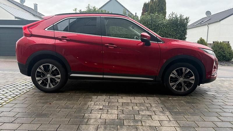 Rot Gebraucht 2018 Mitsubishi Eclipse Cross SUV | 18.500 € (Guter Preis) - Bild 1/4
