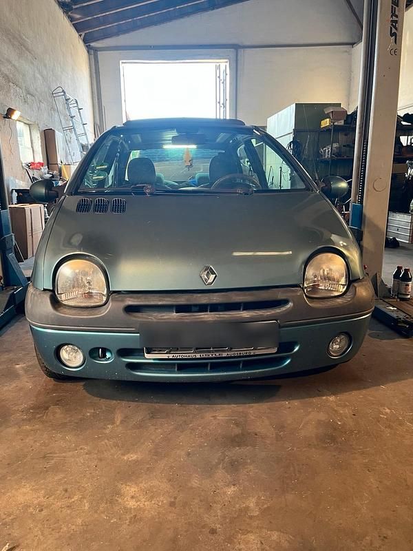 Grün Gebraucht 2004 Renault Twingo Kleinwagen | 500 € (Guter Preis) - Bild 1/4