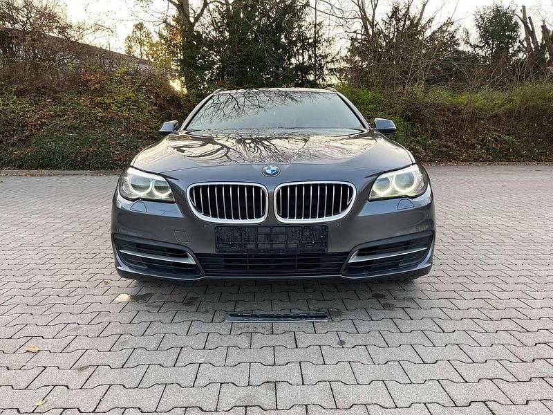 Grau Gebraucht 2016 BMW 518 Kombi | 12.499 € (Guter Preis) - Bild 1/4