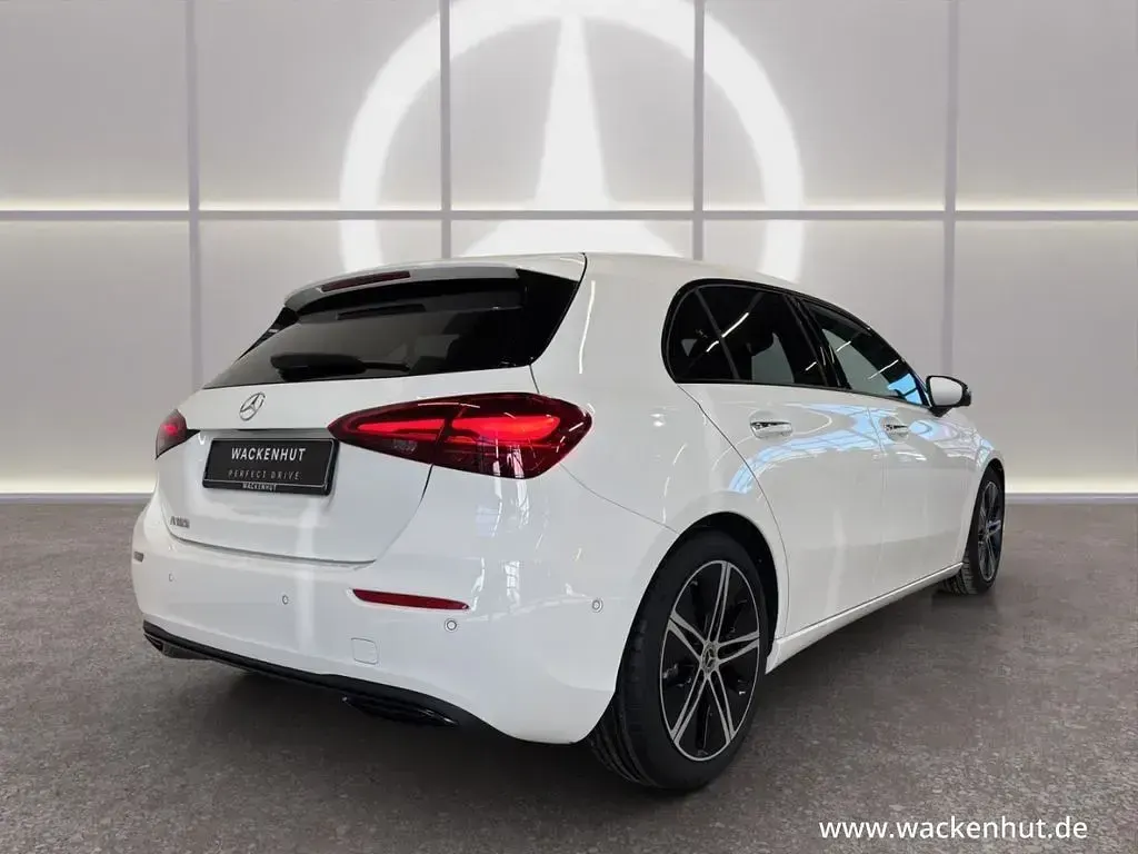 Gebraucht Mercedes A180 Advanced Plus 136 PS (100 kW) 2026 Weiss Limousine
