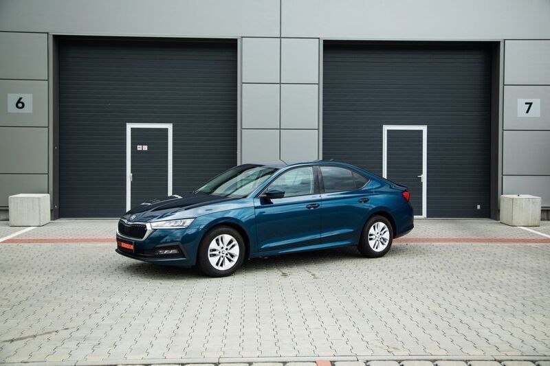 Blau Gebraucht 2022 Skoda Octavia Ambition Limousine | 19.800 € (Guter Preis) - Bild 1/4