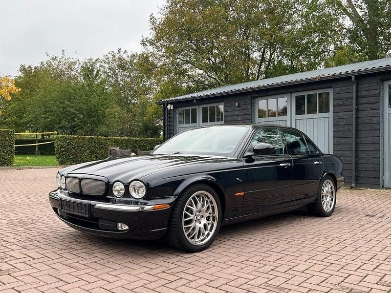 Schwarz Gebraucht 2003 Jaguar XJR Supercharged Limousine | 19.900 € (Fairer Preis) - Bild 1/4