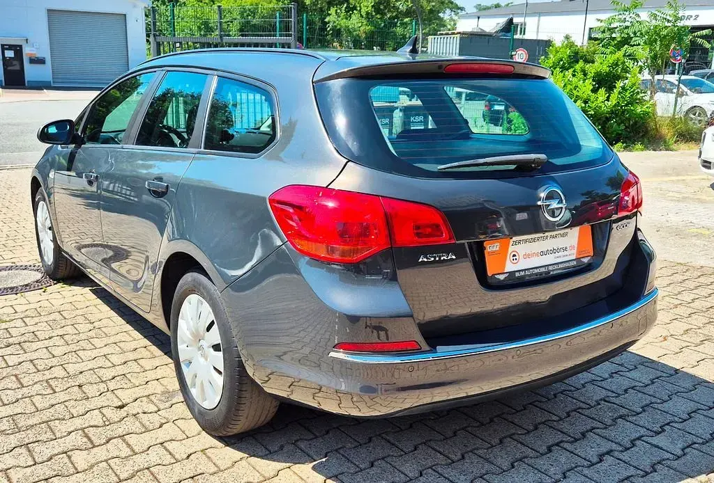 Gebraucht Opel Astra Edition 110 PS (80 kW) 2016 Phantom/rocky/asteroid grey Kombi