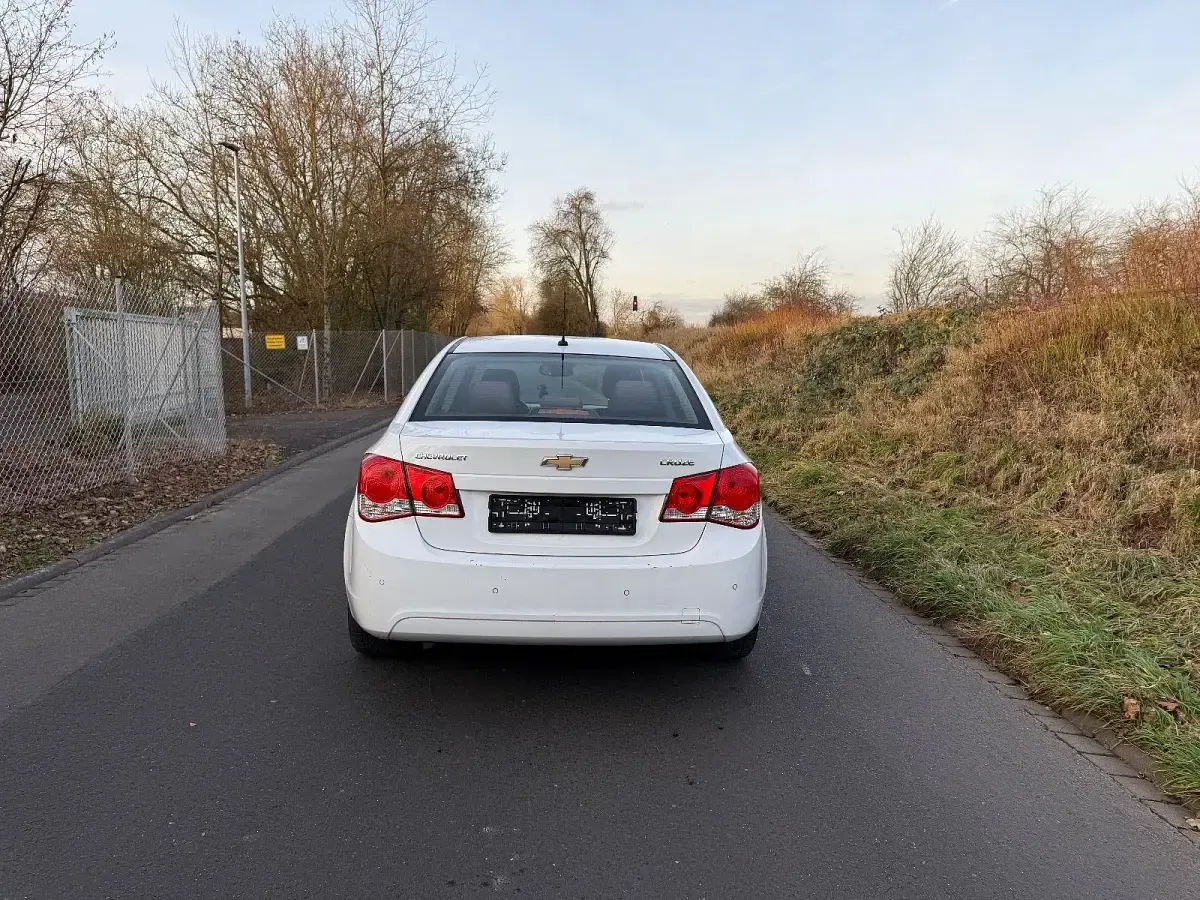 Gebraucht Chevrolet Cruze LTZ 141 PS (103 kW) 2011 Weiß Limousine
