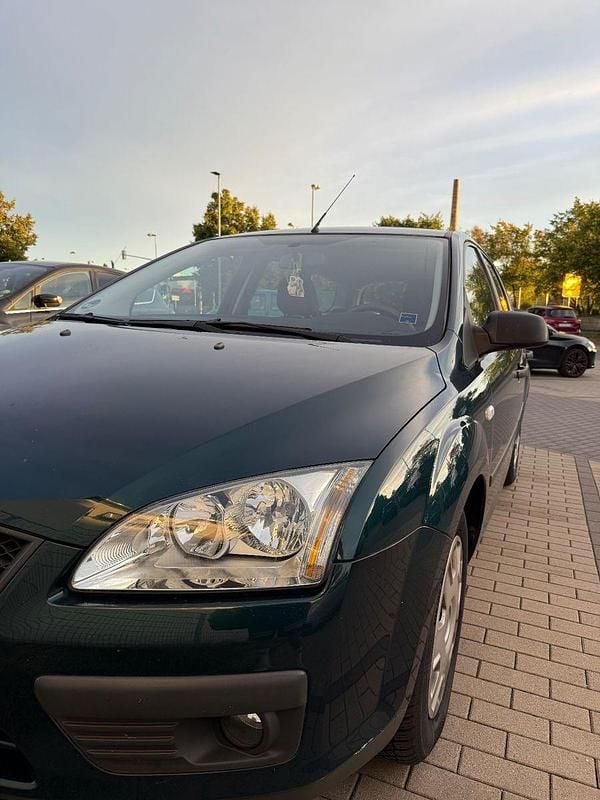 Grün Gebraucht 2006 Ford Focus Kombi | 3.999 € (Etwas zu teuer) - Bild 1/4