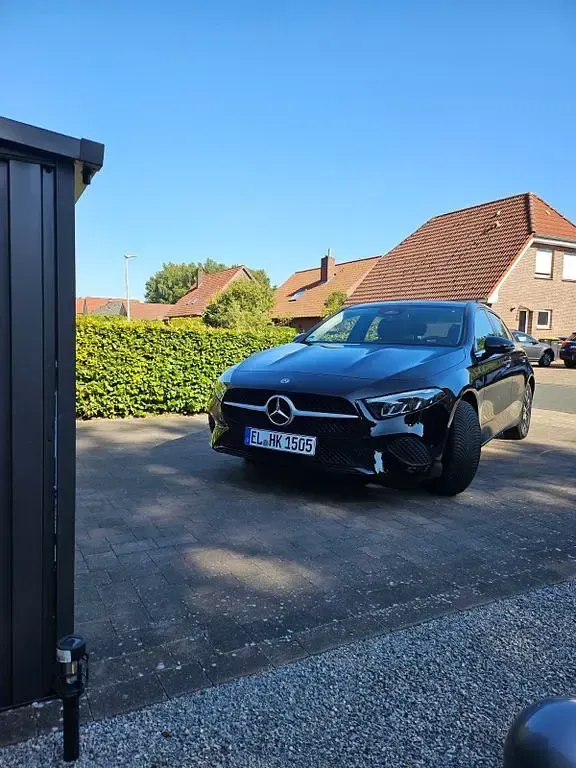 Gebraucht Mercedes A180 136 PS (100 kW) 2023 Schwarz Limousine