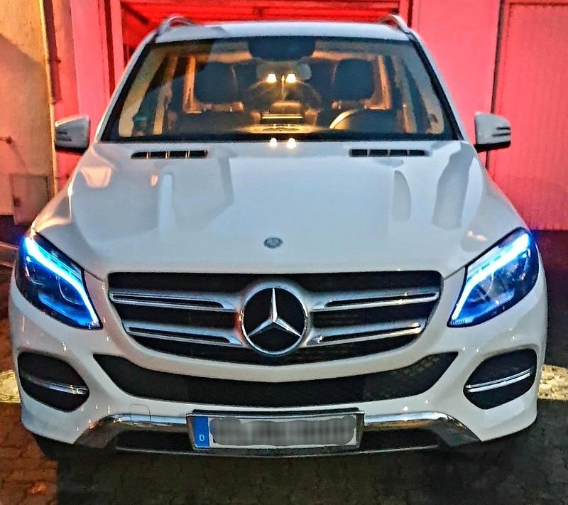 Weiß Gebraucht 2016 Mercedes GLE250 AMG line SUV | 26.499 € (Guter Preis) - Bild 1/4