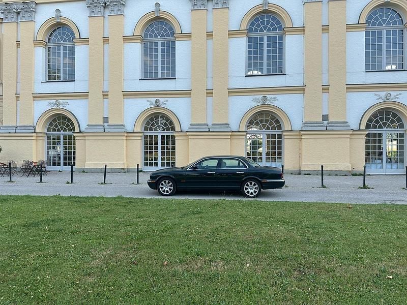 Grün Gebraucht 2005 Jaguar XJ8 Limousine | 16.980 € - Bild 1/4