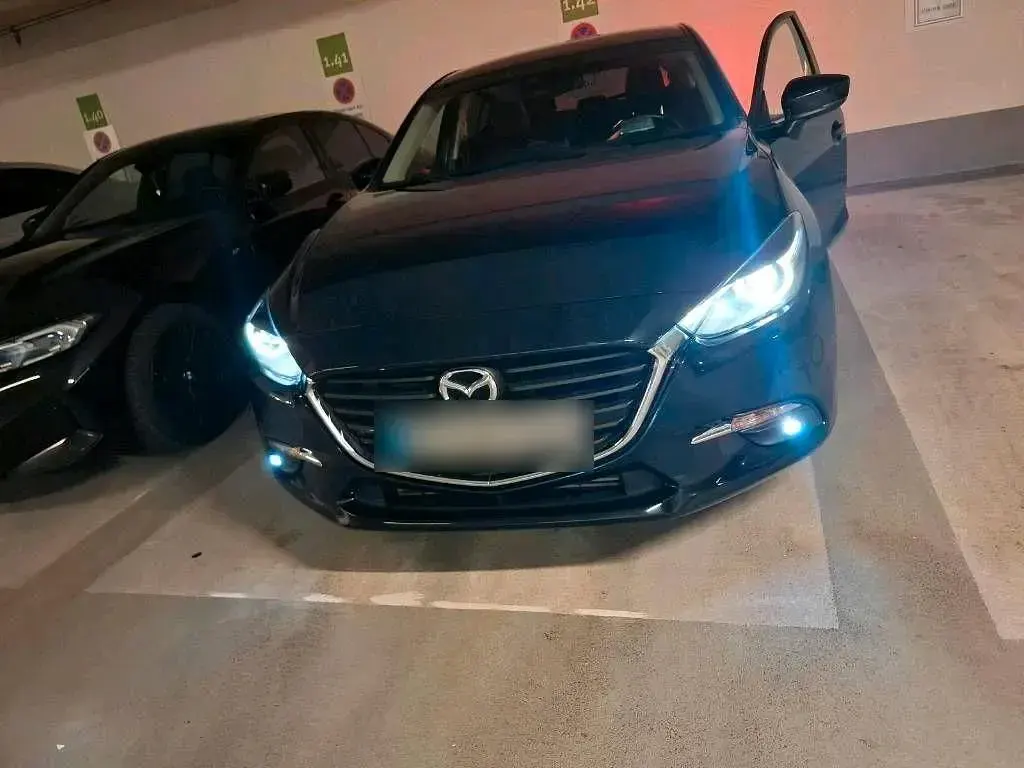 Używany Mazda 3 150 KM (110 kW) 2017 Czarny Sedan/Limuzyna