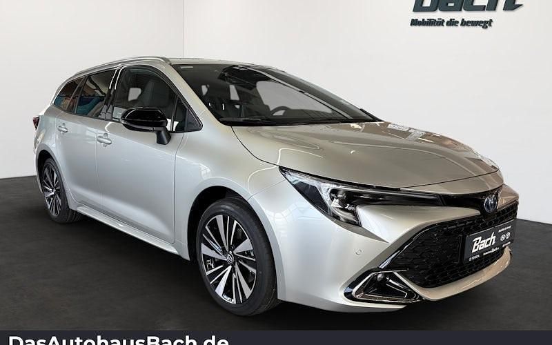 Neu Toyota Corolla 178 PS (130 kW) 2025 Silber Kombi