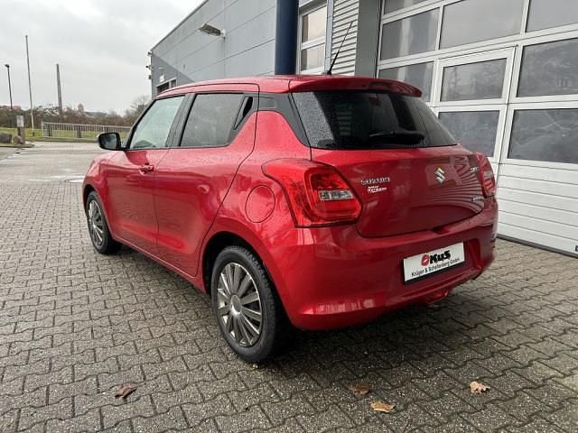 Gebraucht Suzuki Swift Comfort 111 PS (81 kW) 2017 Burning red pearl (metallic) Kleinwagen