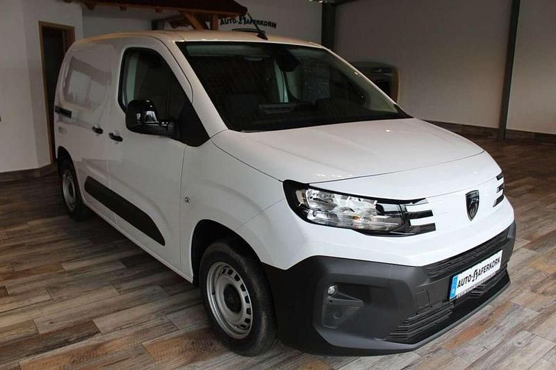 Neu Peugeot Partner 102 PS (75 kW) 2025 Weiß Van / Kleinbus
