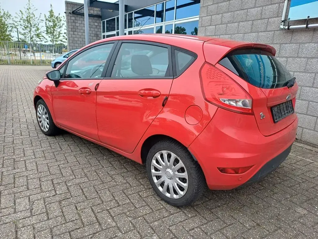 Gebraucht Ford Fiesta Trend 60 PS (44 kW) 2011 Rot Limousine