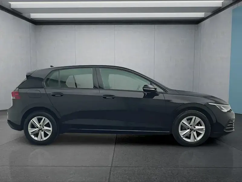 Gebraucht VW Golf VIII 116 PS (85 kW) 2022 Schwarz Kleinwagen