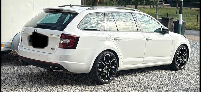 Weiß Gebraucht 2019 Skoda Octavia RS Kombi | 18.888 € (Guter Preis) - Bild 1/4