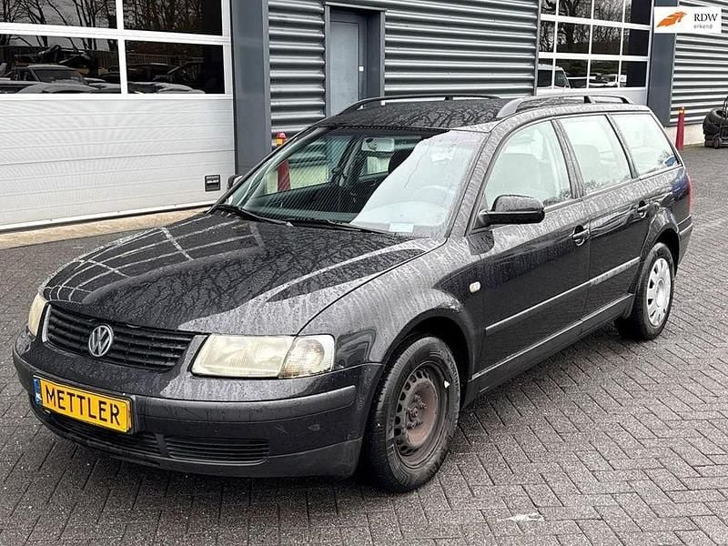 Schwarz Gebraucht 2000 VW Passat Comfortline Kombi | 950 € (Guter Preis) - Bild 1/4