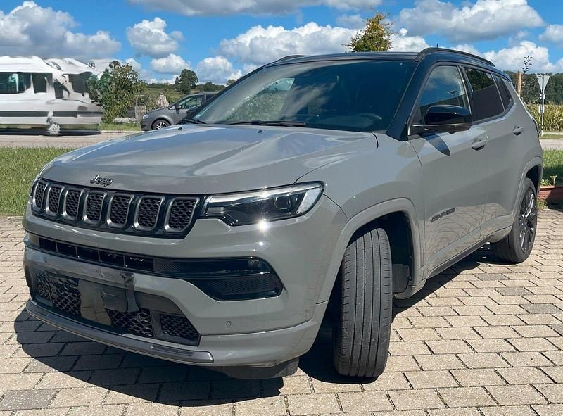 Gebraucht Jeep Compass 150 PS (110 kW) 2021 Grau SUV