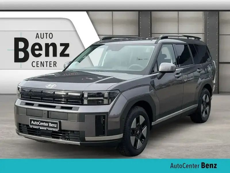 Grau Neu 2025 Hyundai Santa Fe Intro Edition SUV | 49.590 € - Bild 1/4