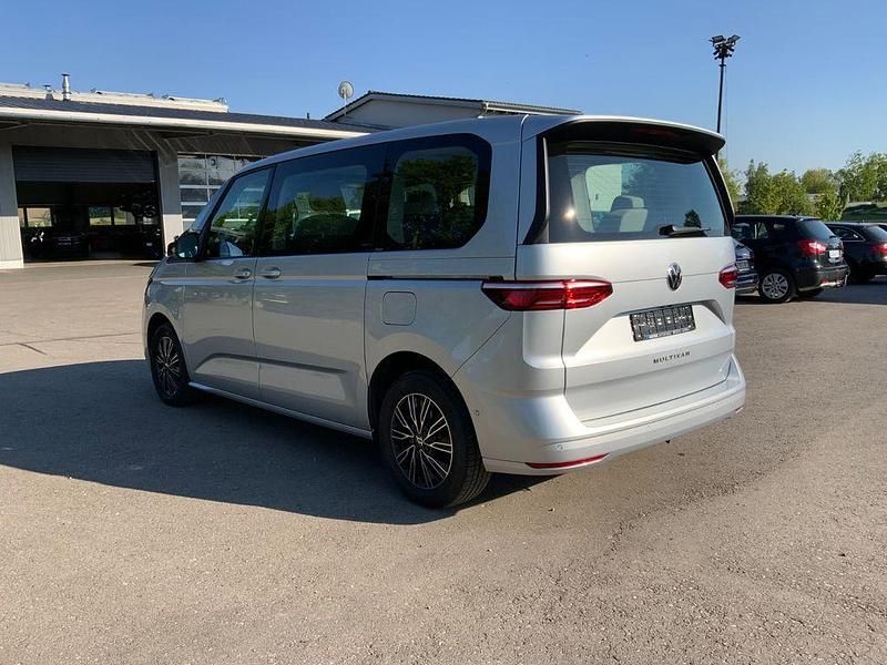Gebraucht VW Multivan Life 150 PS (110 kW) 2023 Silber Van