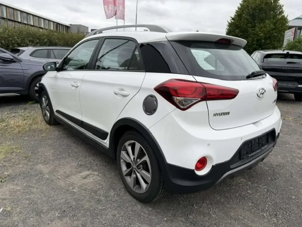 Gebraucht Hyundai i20 Active 120 PS (88 kW) 2017 Polar white / sol Kleinwagen