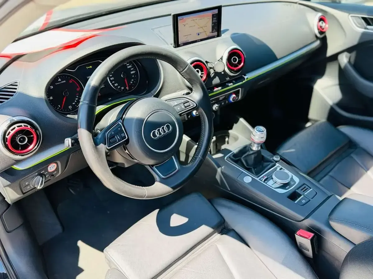 Używany Audi A3 Ambition 184 KM (135 kW) 2014 Czarny Hatchback