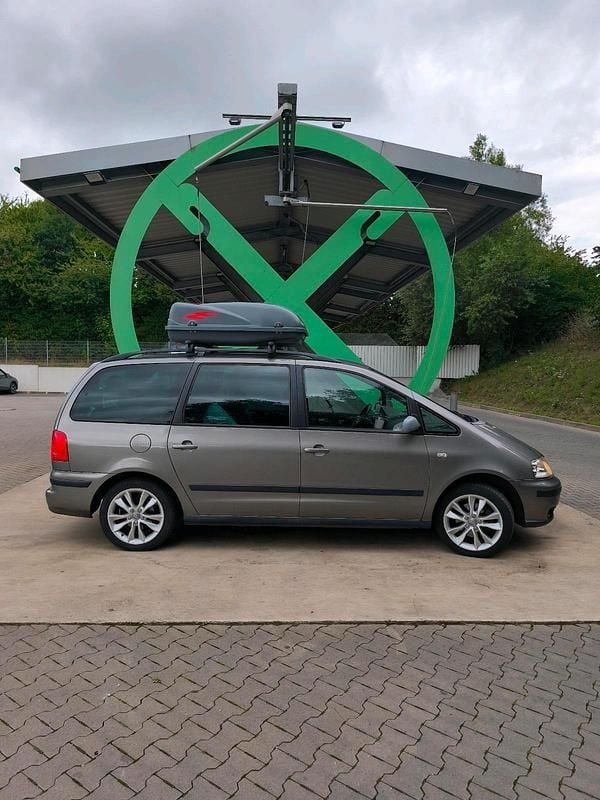 Grau Gebraucht 2007 Seat Alhambra Van / Kleinbus | 4.399 € (Etwas zu teuer) - Bild 1/4