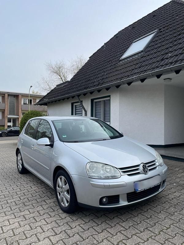 Gebraucht VW Golf V 105 PS (77 kW) 2006 Silber Kleinwagen