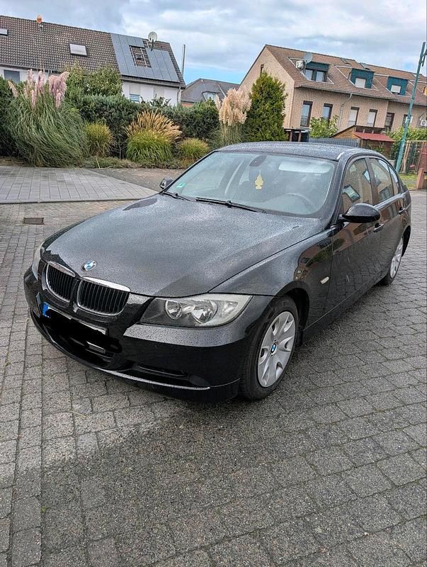 Schwarz Gebraucht 2006 BMW 318 Limousine | 1.450 € (Superpreis) - Bild 1/4