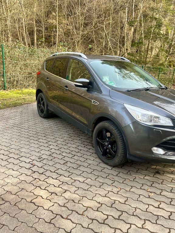 Gebraucht Ford Kuga Individual 150 PS (110 kW) 2016 Grau SUV