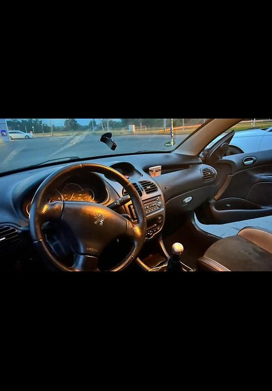 Gebraucht Peugeot 206 CC 109 PS (80 kW) 2004 Schwarz Cabrio