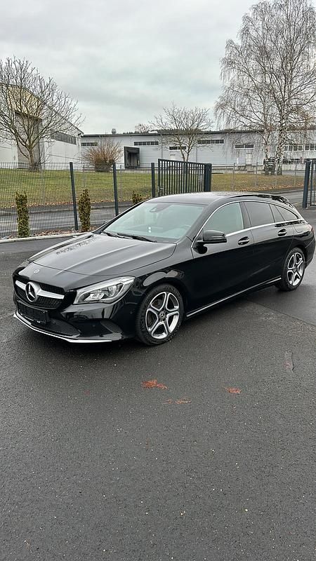 Schwarz Gebraucht 2018 Mercedes CLA200 Shooting Brake Kombi | 13.500 € (Superpreis) - Bild 1/4