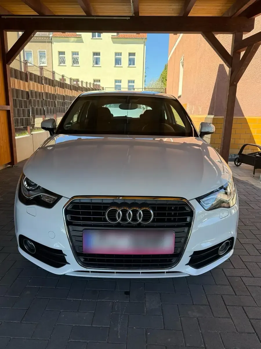 Gebraucht Audi A1 Attraction 86 PS (63 kW) 2013 Weiß Kleinwagen